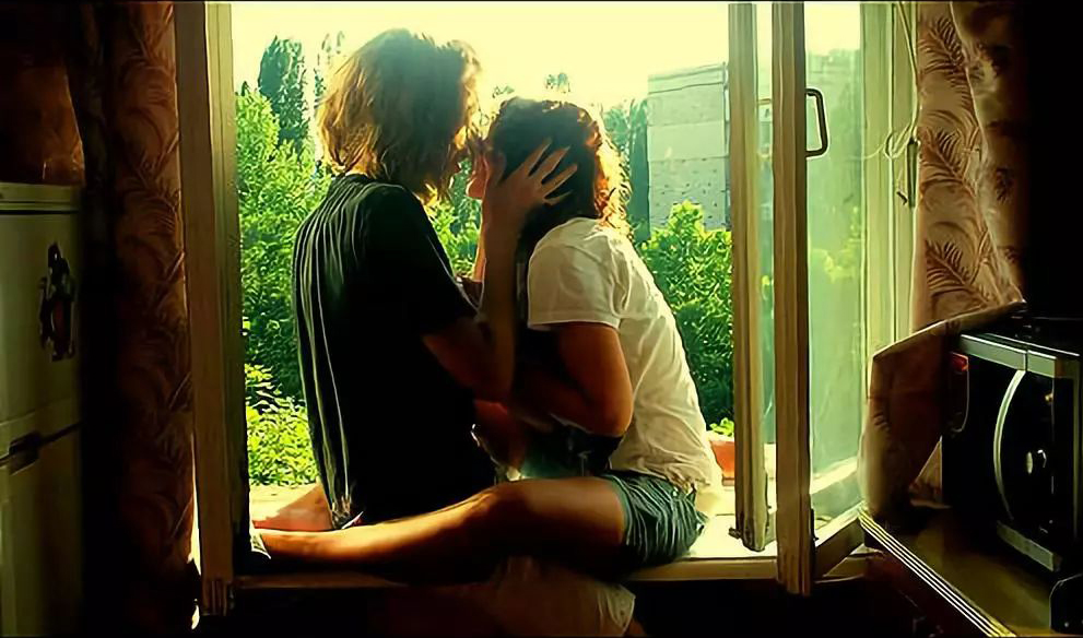 Немецкая пара отдыхая на курорте снимает свой секс на балконе