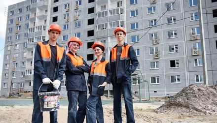 «Мы не «принеси-подай»: молодые специалисты о работе на Гомельском ДСК