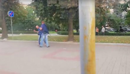 Белорусский пьяный "заяц" пытался сбежать от контролера и получил по лицу