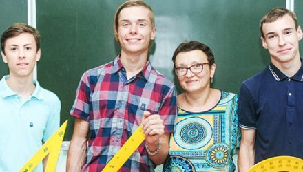 «Были стобалльники, но чтобы три сразу?» Заветную сотню на ЦТ получили трое одноклассников из Гомеля