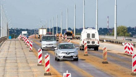 Дорожники рассказали, когда завершится "бесконечный" ремонт моста из Любенского микрорайона в Новобелицу
