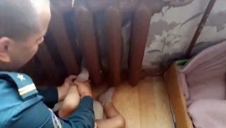 "Не бойся! Ра-а-аз, вот и всё". В Рогачёве спасатели пришли на помощь ребёнку, нога которого застряла в батарее (видео)