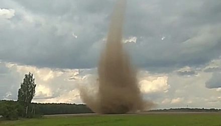 В Лиде засняли на видео настоящий торнадо