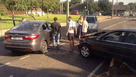 В Гомеле на улице Владимирова столкнулись три авто, перекрыв проезд