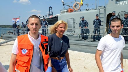 Невероятно. Упавшая за борт пассажирка лайнера рассказала, как выживала 10 часов в воде