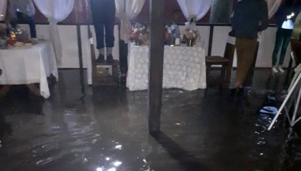 Фотофакт: субботний ливень в Гомеле испортил как минимум одну свадьбу