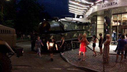 В Киеве зенитно-ракетный комплекс "Бук" протаранил офисное здание