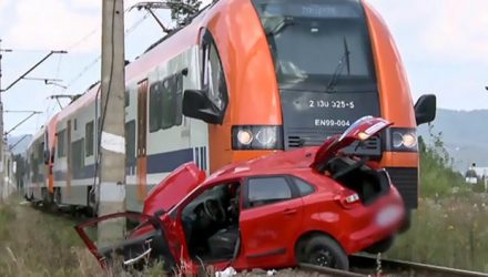 18-летняя девушка погибла во время экзамена по ПДД, попав под электричку