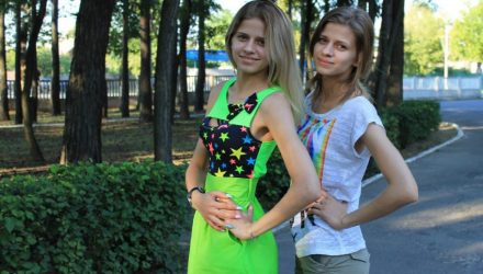Как живется близнецам на Гомельщине? «Юля тащила домой жучков-паучков, а мне цветочки нравились»