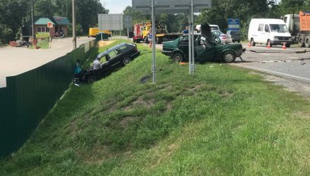Пьяный мужчина выехал из Калинковичей на BMW и возле кафе "Лукаморье" вылетел на встречку, отправив в реанимацию водителя VW