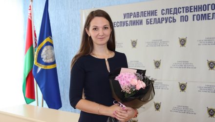 В Гомеле за спасение соседской 4-летней девочки наградили маму-декретницу