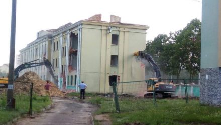 В Гомеле начали демонтаж здания бывшего военного госпиталя – фото, видео
