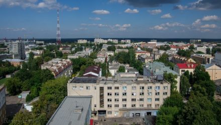 «Я просто металл искал». В Гомеле от падения с крыши спасли жителя многоэтажки