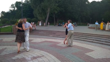 "Танго – это такой наркотик". В Гомеле на набережной прошел оупен-эйр по страстному танцу