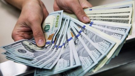 Гомельчанка приехала в столицу, украла $1700 и уехала обратно