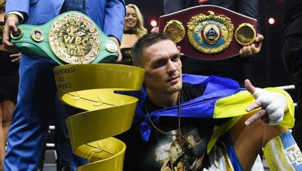 "Не мешайте!" Боксёр Усик отказался от звания Героя Украины