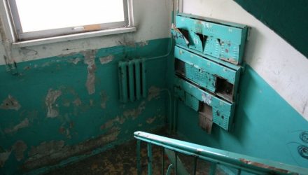 Гомельчанин: Те, кому стыдно за свой подъезд, виноваты в этом сами