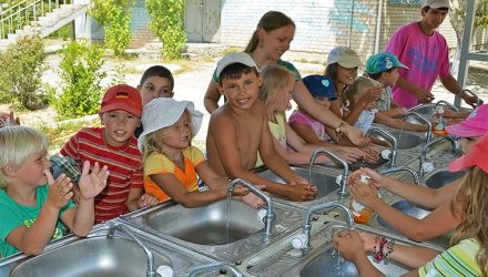 Грызуны, насекомые и просроченное мясо: прокуратура проверила детские лагеря на Гомельщине