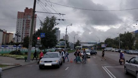 В Гомеле молодой человек на Audi сбил женщину, а в Светлогорске женщина наехала на мотоциклиста