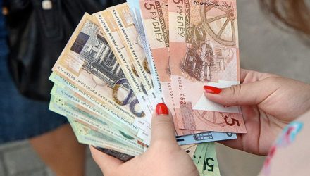 Белстат: заветные "по пятьсот" получают 25% белорусов