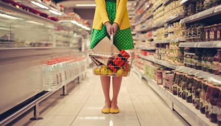 Женщина украла телефон, а когда через три дня пошла за продуктами, её задержали