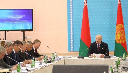 Лукашенко поменяет правительство за «пофигическое отношение» к своим поручениям (видео)