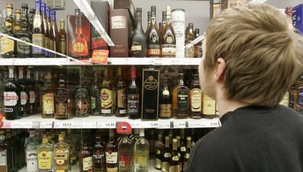 В Гомеле 46 человек оштрафовали за продажу алкоголя несовершеннолетним