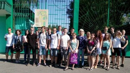 Привычная подработка. Гомельские студенты на горошке зарабатывают "попиццот"