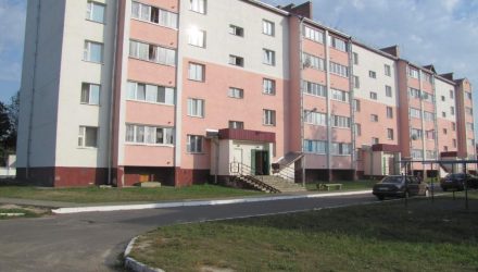 Стали известны подробности "таинственного" падения девочки с балкона квартиры в Буда-Кошелёво