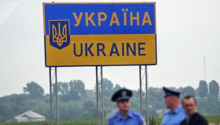 Лукашенко призвал закрыть границу с Украиной