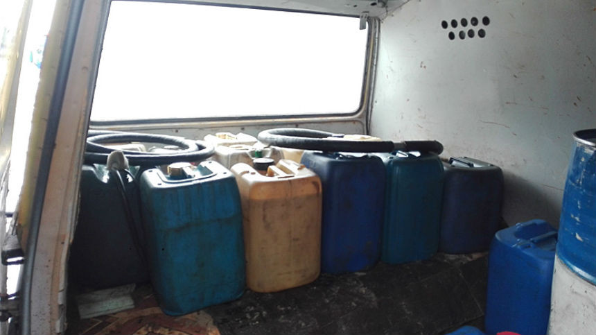 Житель Мозырского района попался на перевозке 100 л крашеного дизтоплива