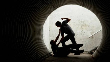 3 удара, которые спасут тебя в уличной драке (18+)