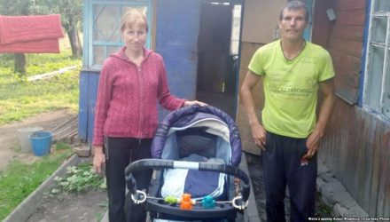 Семье в Лоеве вернули 3-месячного Максима: неравнодушные люди помогли выполнить требования органов опеки