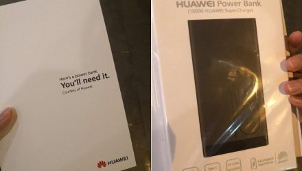 Huawei раздала бесплатные портативные аккумуляторы людям в очереди за новыми айфонами. С запиской: «Они вам понадобятся»