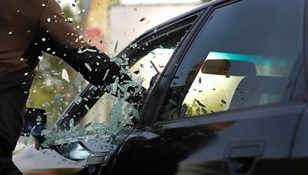 Парень вышел из колонии и сразу угнал авто в Гомеле, за что получил всего три месяца ареста. Прокуратура возмутилась