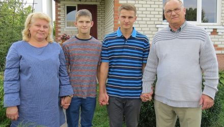 Американец поселился в белорусской деревеньке и зовет за собой из США своих детей