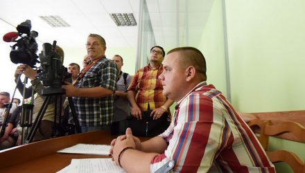 Директор СШ № 3 подала в суд на гомельского блогера, который на заставках видеороликов одел её в форму нацистов – моральный вред оценён в 5000 руб.