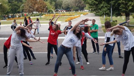 Студенты гомельского политеха вышли на массовую спортивно-танцевальную зарядку «Варушынак»