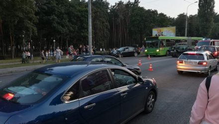 В Гомеле два BMW играли с авто горожан в кегли, а в Жлобине насмерть разбился водитель VW Golf