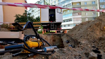 Можно ли сократить срок отключения горячей воды, как будут зимой обогреваться до­ма в м-не Вос­точный и когда прове­дут теплотрассу в Шведскую Горку?