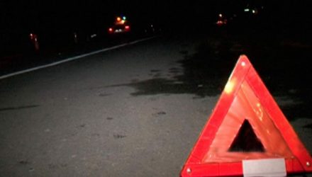 В Светлогорске "Ровер" врезался в людей и буквально собрал их на багажник. Двойное ДТП, пять пострадавших (видео)