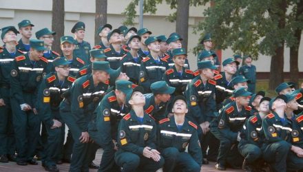 Во имя мира: воспитанники Лицея МЧС выпустили в небо белых голубей