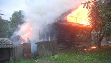 В Гомеле горел дом – подозревают поджог (фото)