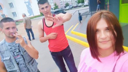 Дырка в голове и синяки на теле. Мать солдата, которого нашли повешенным в Слониме, не верит в самоубийство сына