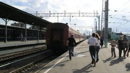 В Речицком районе мужчина получил серьёзные травмы, пытаясь догнать поезд