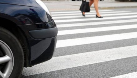 Audi задом во дворе, Peugeot и "ВАЗ" – на пешеходных переходах. В Гомеле сбили трёх женщин, один водитель скрылся