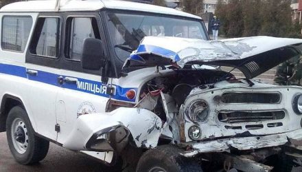 В Чечерске пьяный водитель врезался в авто милиции и пытался скрыться с места происшествия
