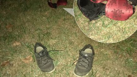 "Они не так просты, как кажутся". В Гомеле замечены лифчик и кроссовки, которые объехали полмира, – и рядом записка