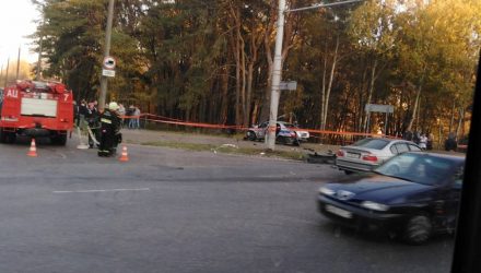 В Гомеле машина ГАИ разбилась в страшной аварии с участием BMW. Пассажира выбросило из авто