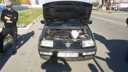 В Брагине трое парней перевозили марихуану под капотом автомобиля